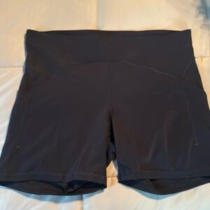 Power Thru High Rise Shorts, size 16